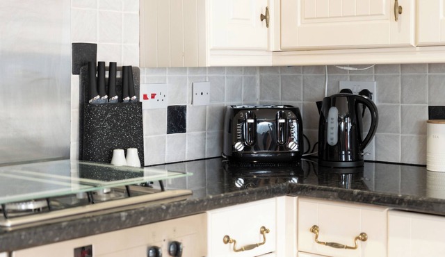 Historic 3BR Converted Barn with private garden