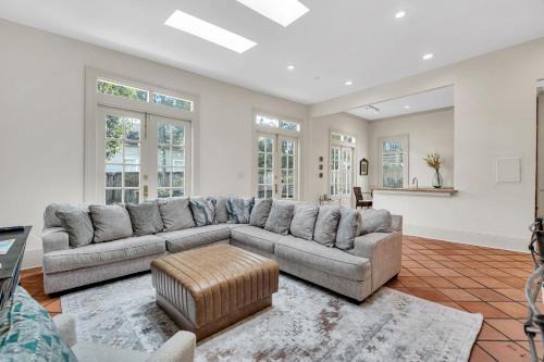 Historic 3BR home w chefs kitchen & balcony