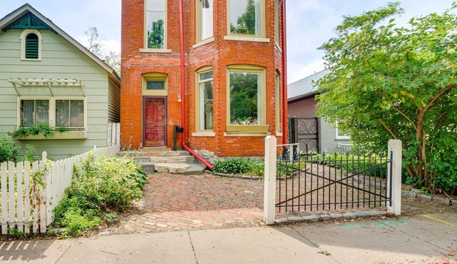 Historic 3BR near Light Rail/Game room, Capitol view