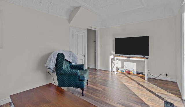 Historic 3BR W Modern Comforts In Holyrood