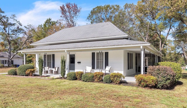 Historic 3BR with Porch & Fire Pit near Downtownn