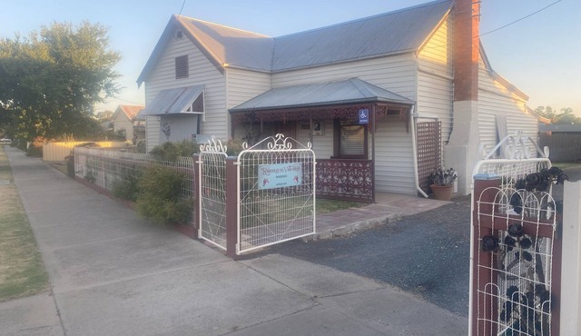 Historic 4 bedroom cottage in town tastefully renovated with accessible bathroom