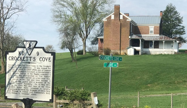 Historic 4-bedroom farmhouse with WiFi, HVAC in quite Cove