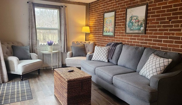 Historic 4 bedroom Farmhouse in the heart of Rosebud!