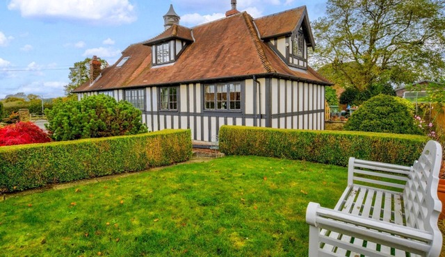 Historic 4 Bedroom Home in Dunham Massey Share Save - Pass the Keys