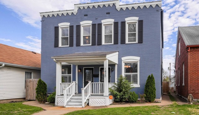 Historic 4‑BR Farmhouse Steps to Main Street