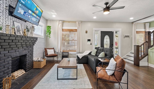 Historic 4BR Home centrally located in Riverside