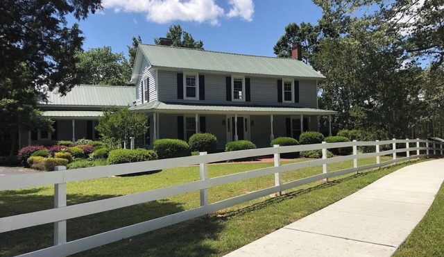 Historic 4BR Retreat with Stunning Scenic Views