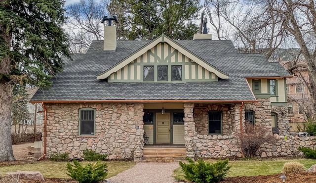 Historic 5-Bedroom Estate, steps from Broadmoor Hotel