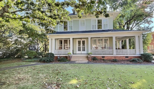 Historic 5 bedroom home on Milledge Avenue, Heart of Athens!
