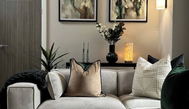 Historic 5* Tudor Residence: Penthouse