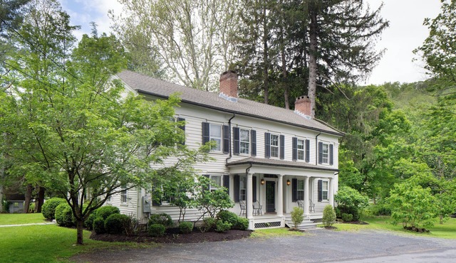 Historic 5BR Colonial Retreat in the Heart of the Hudson Valley