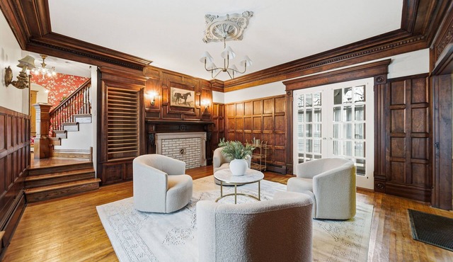 Historic 5BR Retreat for Gatherings Downtown Marion