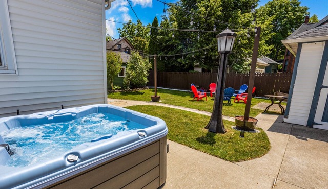 Historic 5th St | Dogs-OK| HotTub-open all yr!