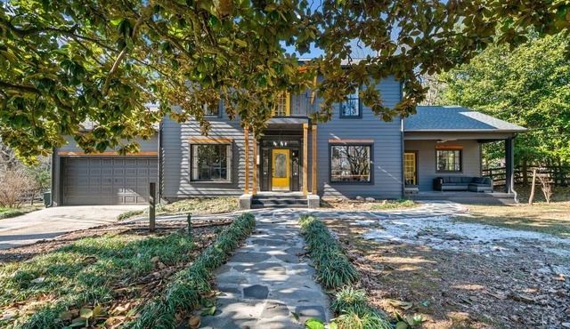 Historic 6 Bedroom Luxury Home Walking Distance to Downtown Jasper!