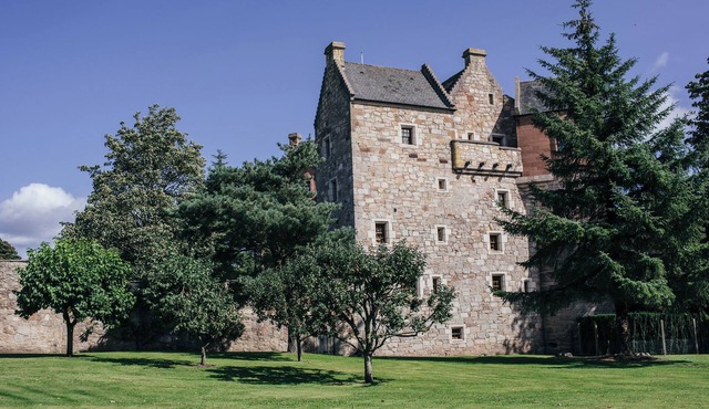 Historic 6-Bedrooms Castle Retreat