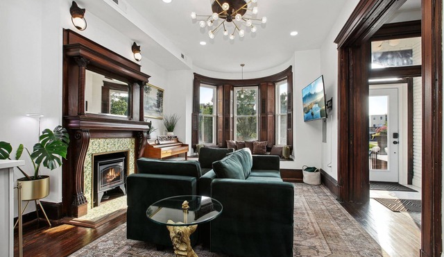 Historic-7BR/4.5BA-Parking+By Metro+Chef's Kitchen