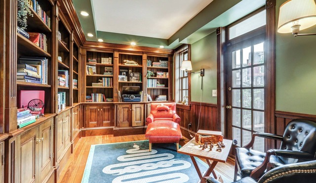 Historic 7BR Retreat in DT Lancaster - LRG Groups!