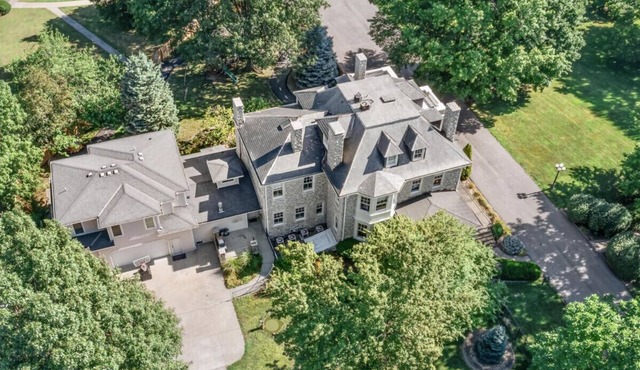 Historic 9 BR/10 bath with putting green/splash pad