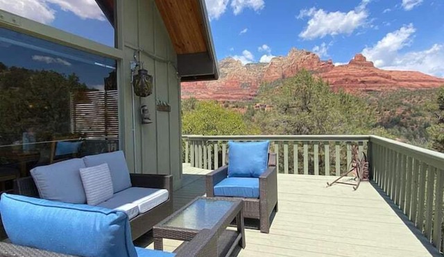 Historic A-Frame Panoramic Red Rock Views!