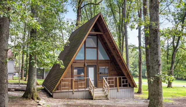 Historic A-Frame Redwood Chalet on 180 Acre Farm, Sleeps 4, near Nashville