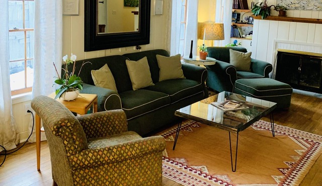 Historic Admiral Walker House-creekside and only 7.5 mi from skiing