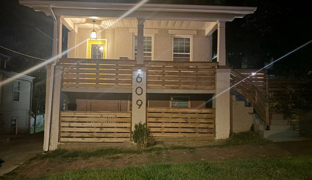 Historic Alton duplex! Upper unit