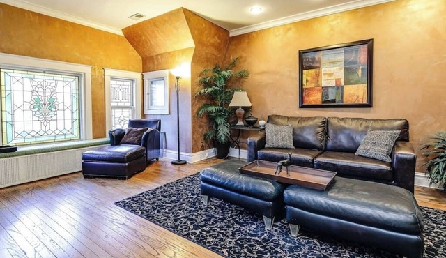 Historic and Unique Brownstone in Gold Coast - 3