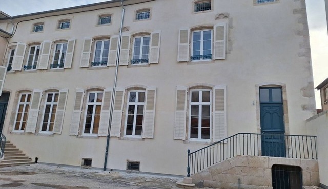 Historic apartment in Toul with sauna and private parking