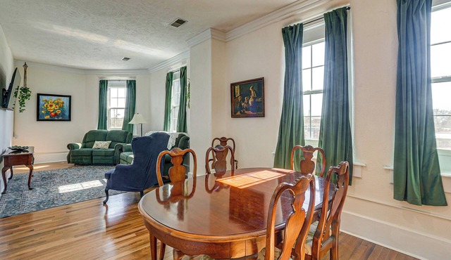 Historic Apartment in Chapman! Walkable Getaway