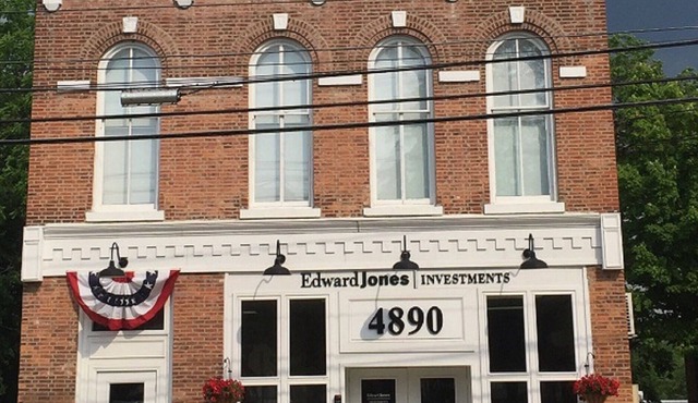 Historic Apartment Within Walking Distance Of The Salmon River walk.