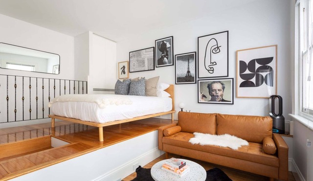 Historic Art-filled Studio Close to Transport