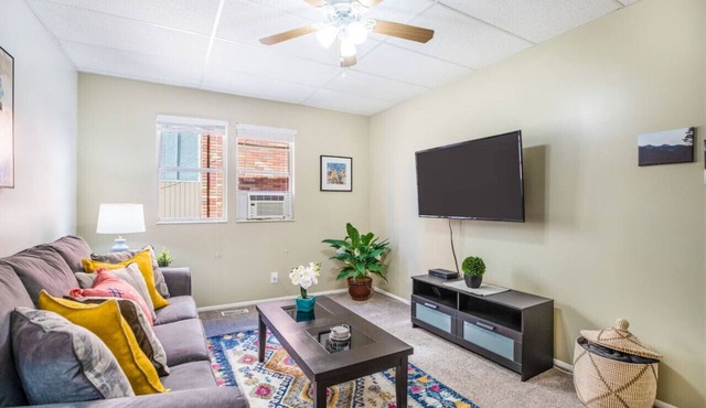 Historic Avenues Apt Downtown-25% Off Ski Rentals