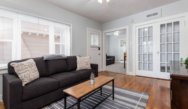 Historic Avenues Downtown Loft