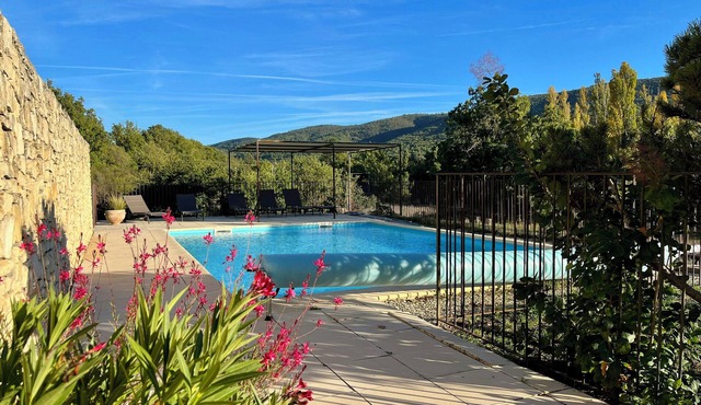 Historic bastide with private pool in the Luberon
