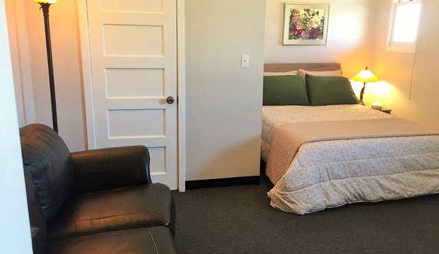 Historic Bamberger Station Apartment