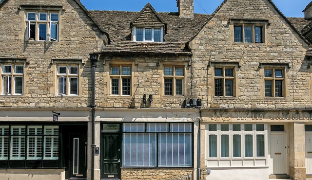 Historic Barber Shop, Parking, Garden, Town Centre