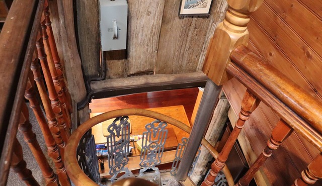 Historic barn in the heart of Wollombi village, close to function venues.