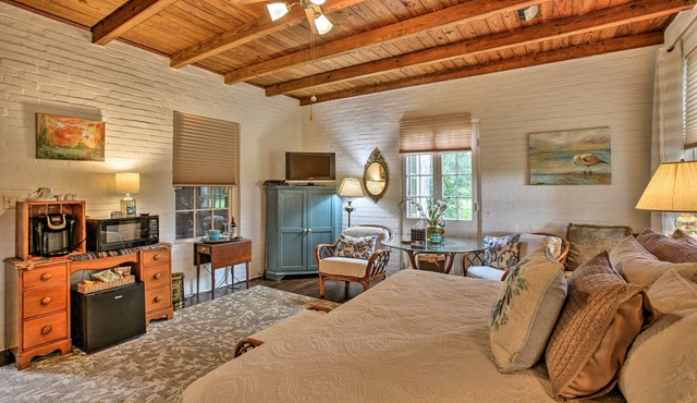 Historic Baton Rouge Vacation Rental: 6 Mi to LSU!