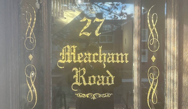 Historic, beautifully appointed 1 Bed, 2 minutes to the T and restaurants