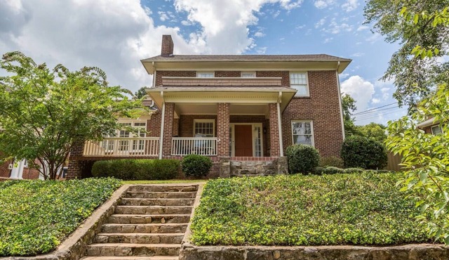 Historic Beauty: 5BR Home with Yard Near Hospital