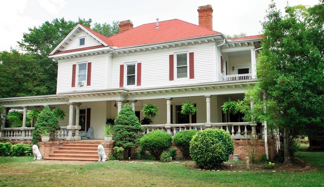 Historic Bed and Breakfast, sleeps 12-16