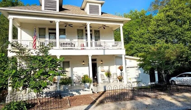 Historic Bed & Breakfast, Groups/family Memories!