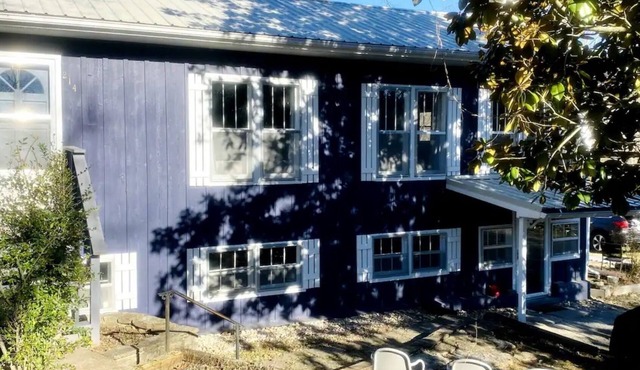 Historic Blue Tavern Lake House 3-bedroom house