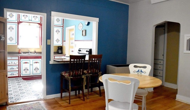 Historic Bluebell. Entire House. 2Br Cozy but spacious