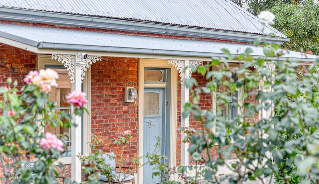 Historic Bluestone Cottage in Creswick EST 1860