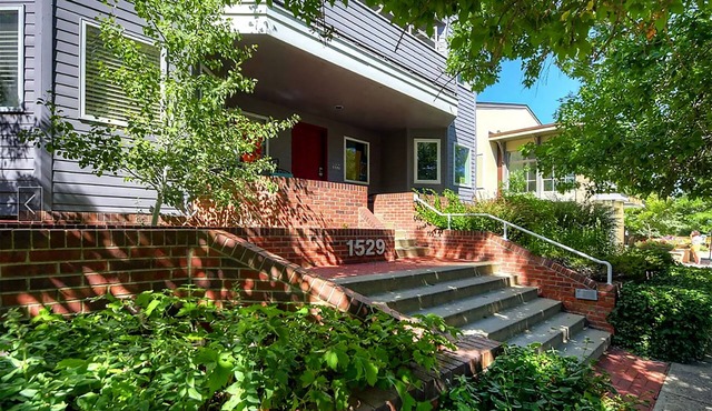 Historic Boulder 2 Bdrm, 2 Bath, Rooftop Deck, Mtn View, 1 Blk to Pearl St Mall