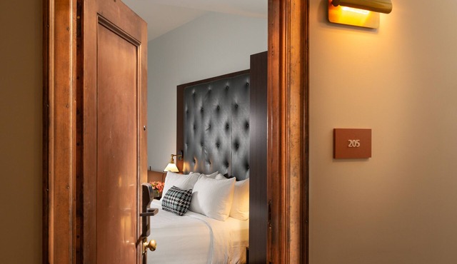 Historic Boutique Hotel in Heart of Downtown Roanoke -Restaurants, Shops & More!