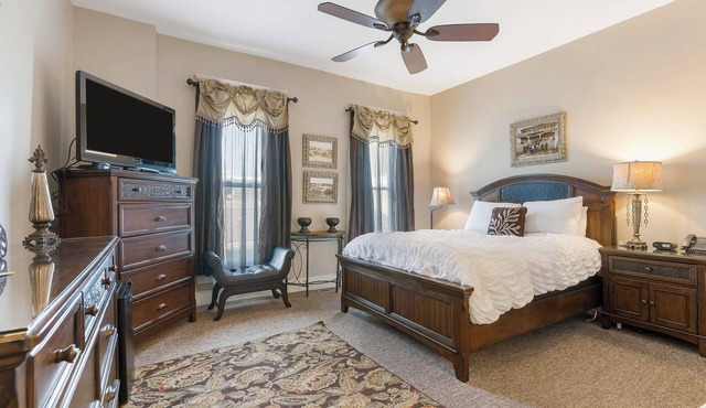 Historic Branson Hotel ~ Downtown ~ Heritage Room