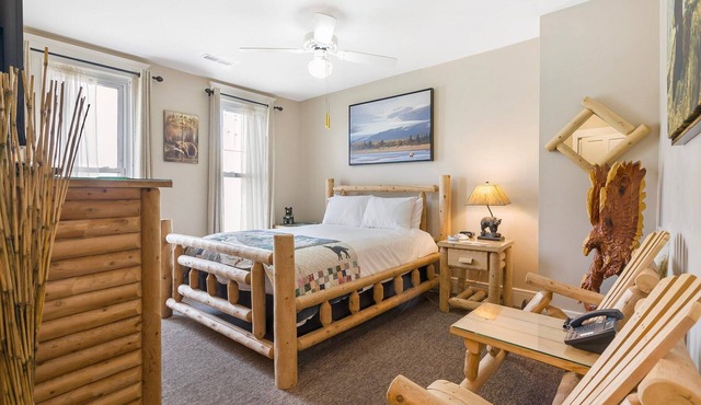 Historic Branson Hotel ~ Downtown ~ Hide-A-Way Room